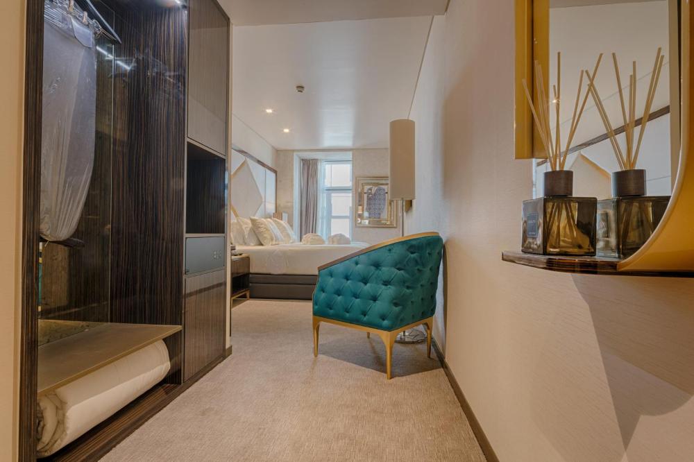 Suite interior